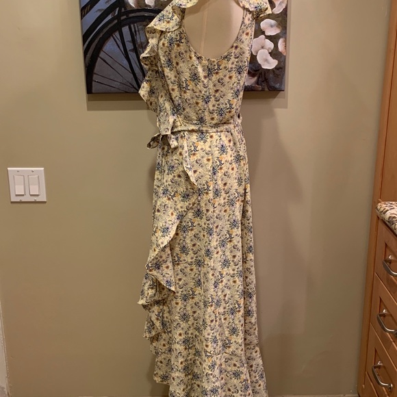 Max Studio asymmetrical wrap around floral dress - Picture 4 of 8